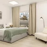 Grosses Mit 150qm Fuer Gruppen Im Zentrum Апартаменты